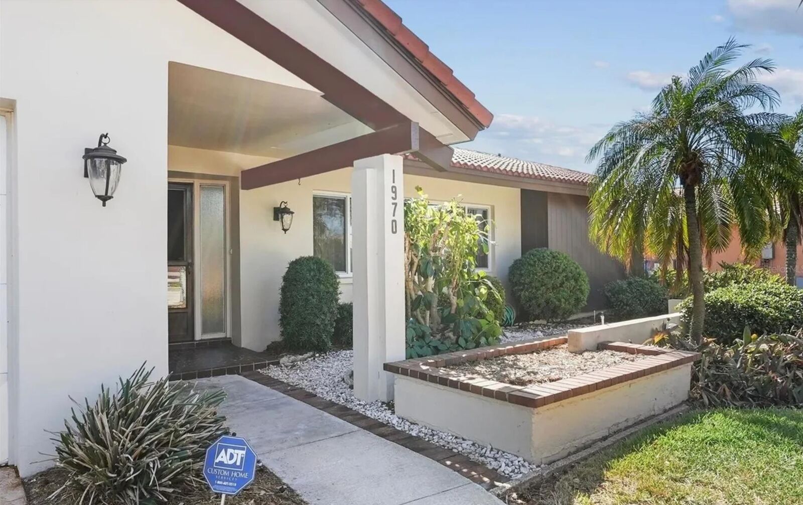 Property Photo:  1970 NE Illinois Avenue  FL 33703 