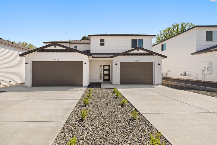 Property Photo: 1141 S Underwood Pl WA 99337