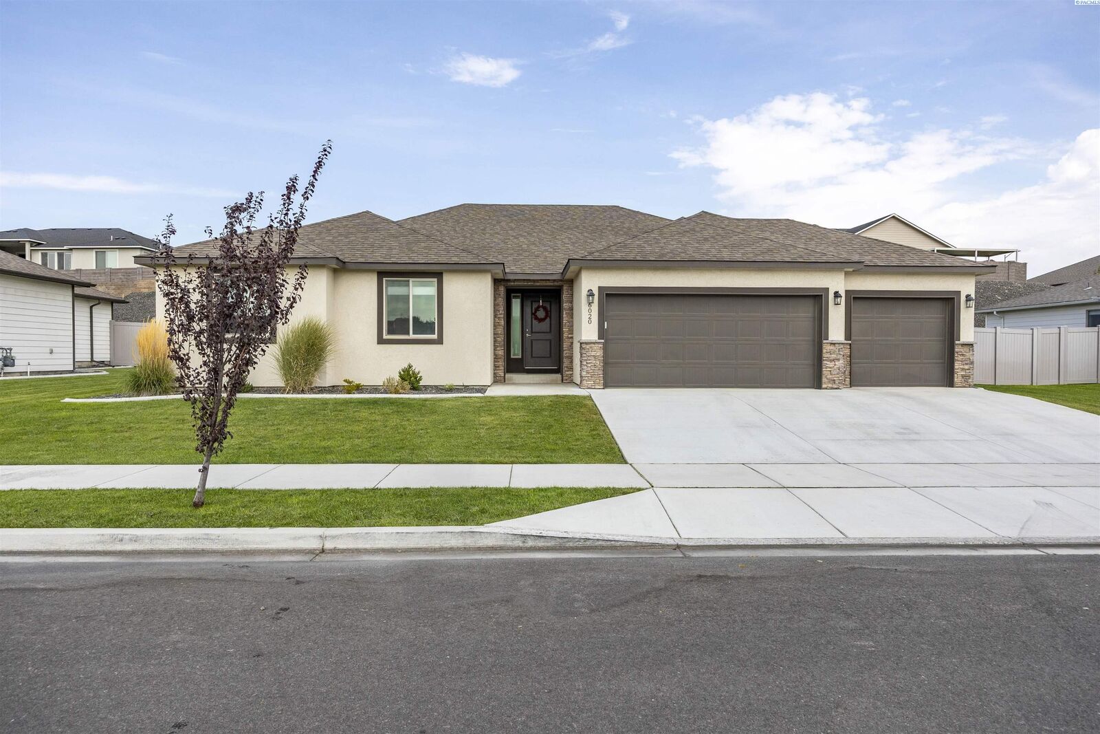 Property Photo:  6020 W 32nd Ct  WA 99338 