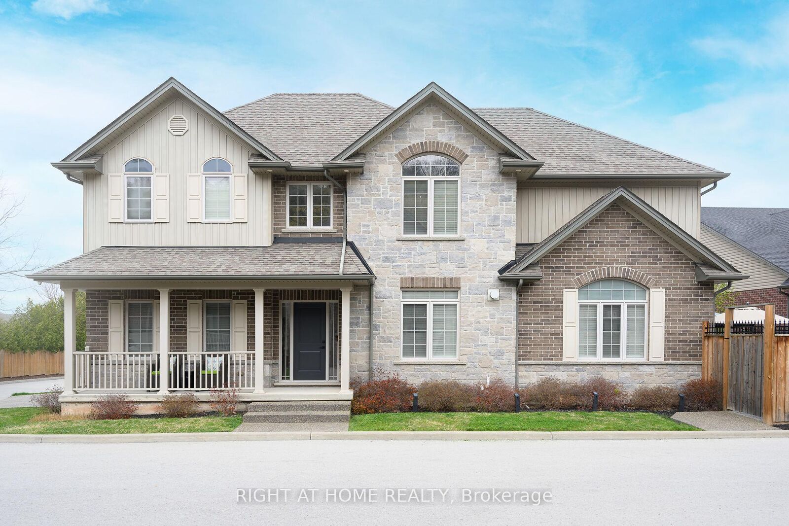 Property Photo:  270 Main Street W 9  ON L3M 0B3 