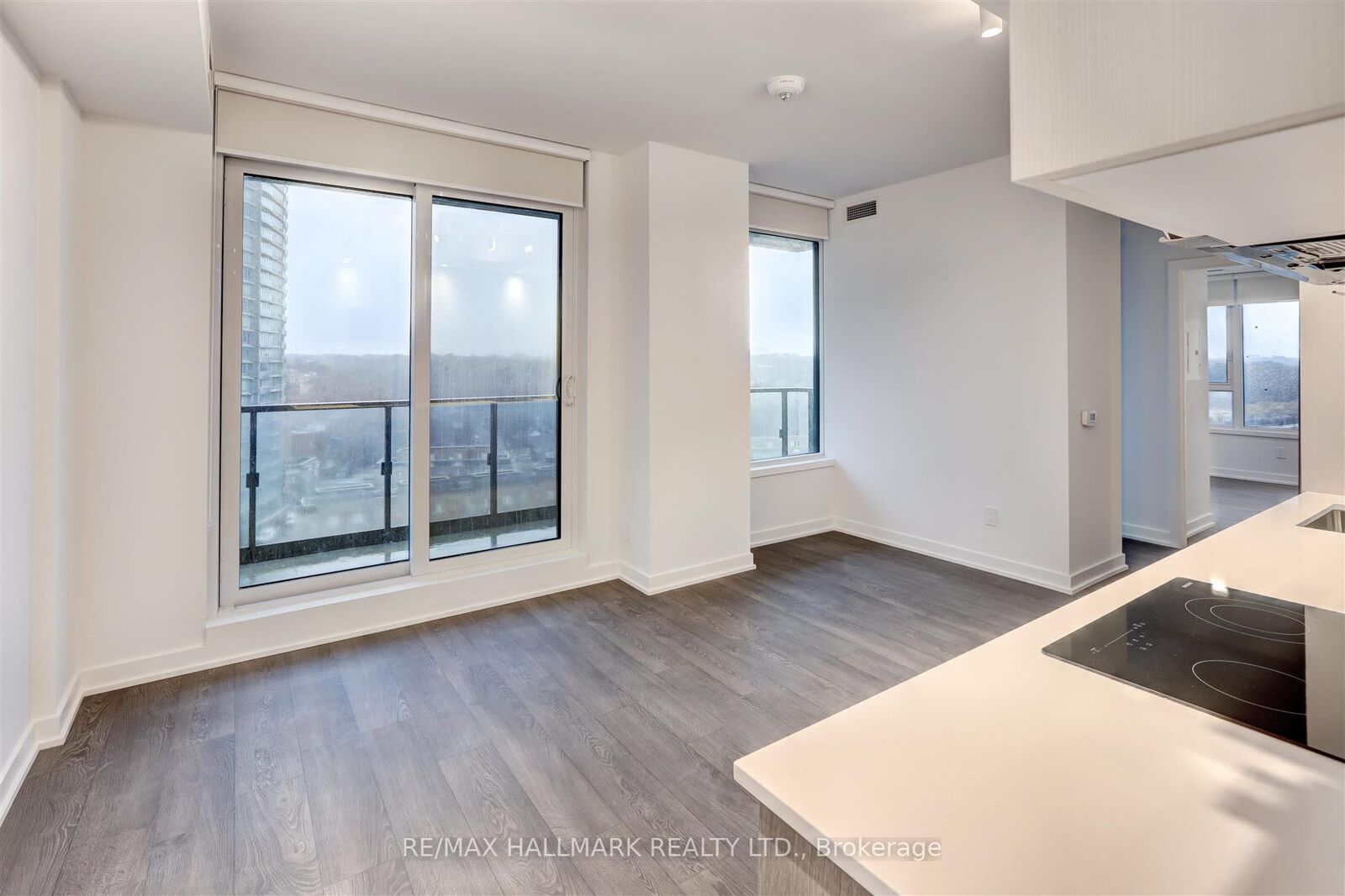 Property Photo:  1928 Lake Shore Boulevard W 1502  ON M6S 0B1 