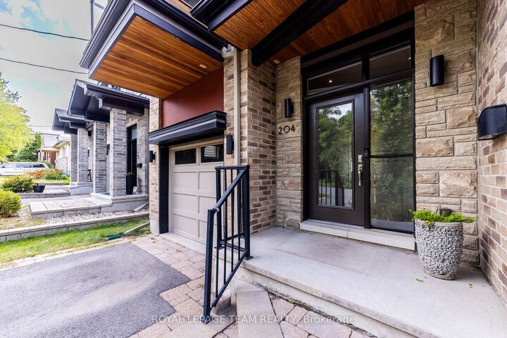 Property Photo:  204 Ancaster Avenue  ON K2B 5B3 