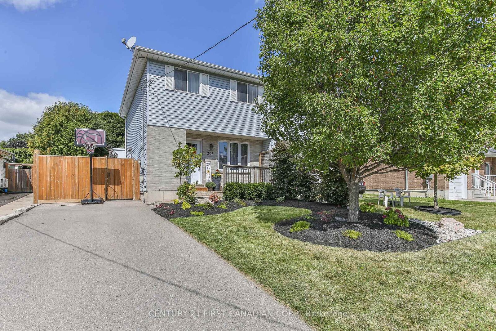 Photo de la propriété: 205 Carnegie Street ON N5C 1L1