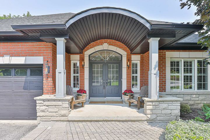 Property Photo: 35 Watts Meadow N/A ON L4G 7L7