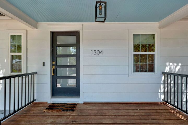Property Photo: 1304 E 3rd Street A TX 78702