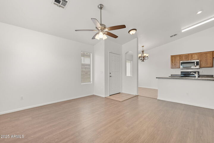 Property Photo: 1292 W Matthews Drive AZ 85143