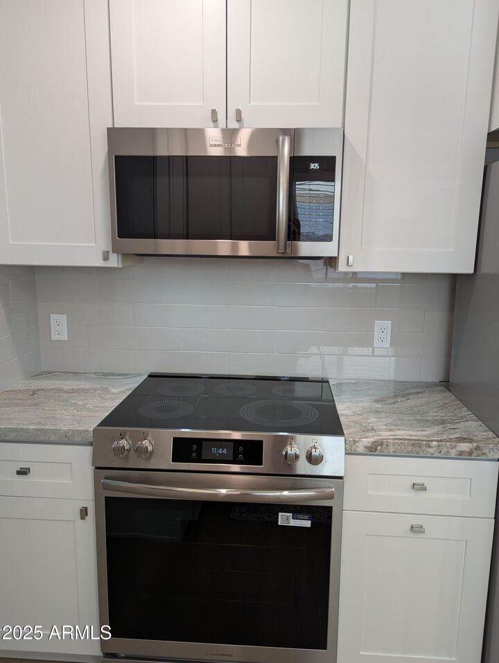 Property Photo: 4725 W Kristal Way AZ 85308