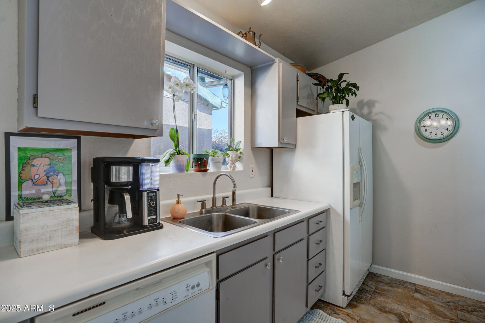 Property Photo: 4890 E Cochise Drive AZ 86335