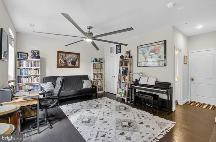 Property Photo:  625 Halsey Way  MD 20745 