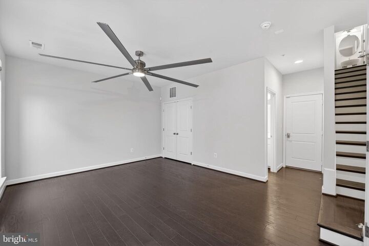 Property Photo:  625 Halsey Way  MD 20745 