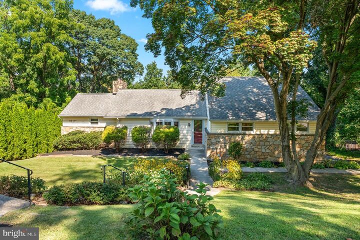 Property Photo:  1140 Green Tree Lane  PA 19072 