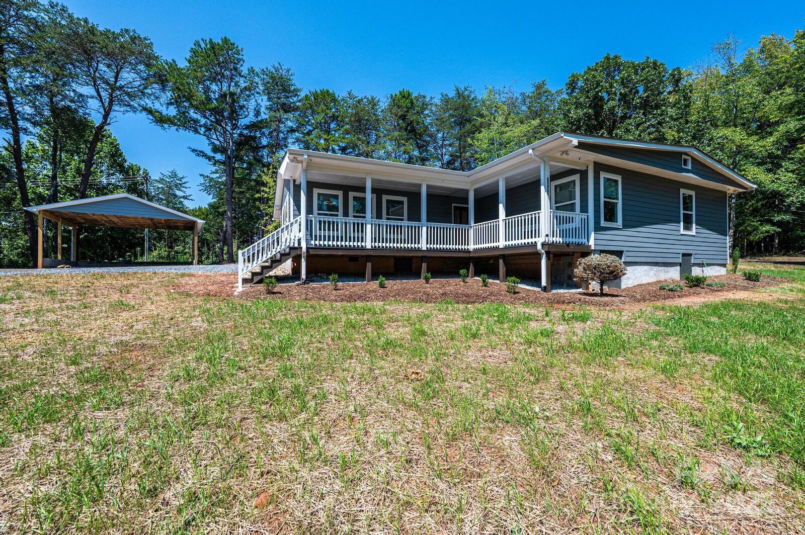 Property Photo:  2003 Hickory Boulevard  NC 28645 