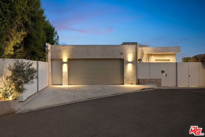 7882 Fareholm Dr  Los Angeles CA 90046 photo