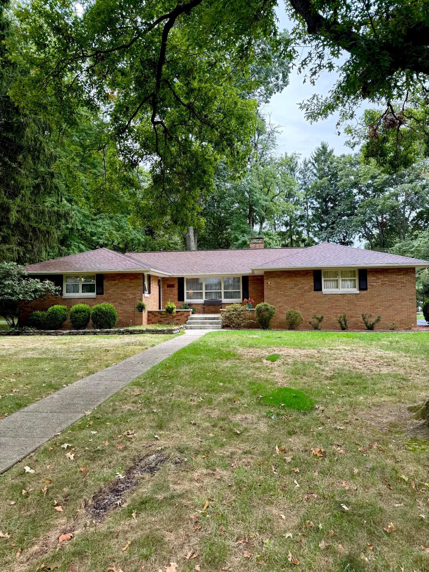 Property Photo: 1020 Sycamore Drive OH 43130