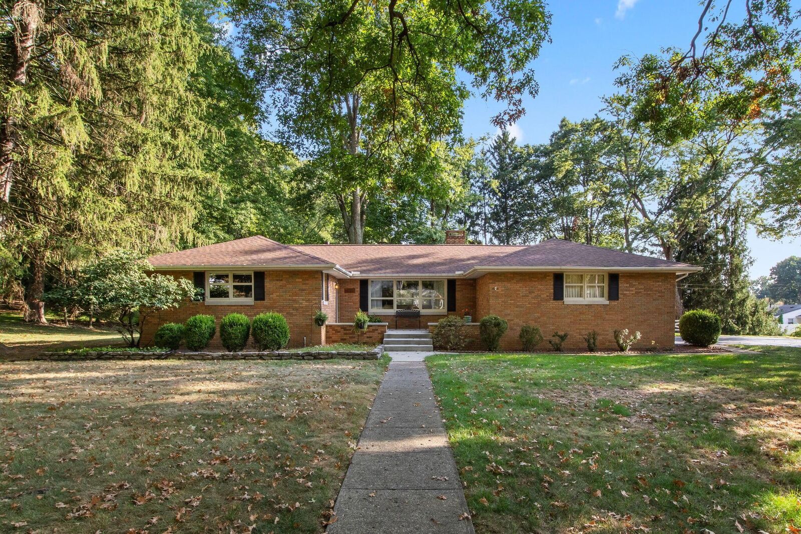 Property Photo:  1020 Sycamore Drive  OH 43130 