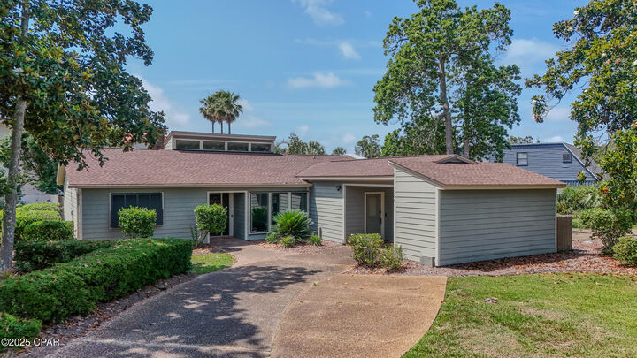 Property Photo: 206 Marlin Circle FL 32408