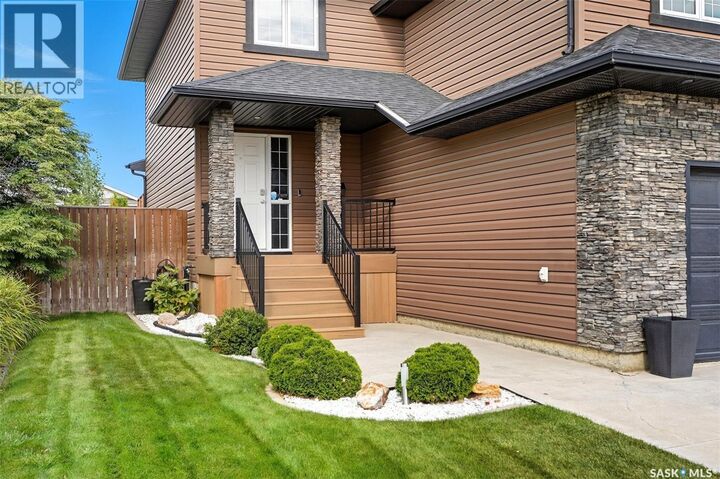 Property Photo:  239 Greenfield Crescent  SK S7R 0B6 