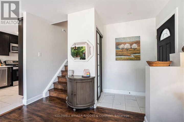 Property Photo:  2722 Stone Crescent  ON K2H 6Z1 