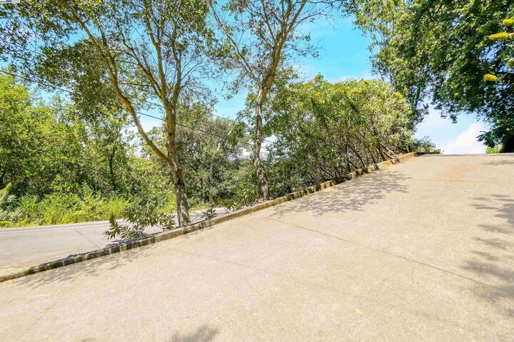 Property Photo:  21 Red Rock Way  CA 94903 