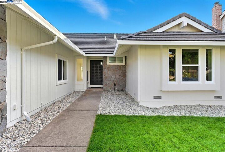 Property Photo:  11 Paddock Ct  CA 94523 