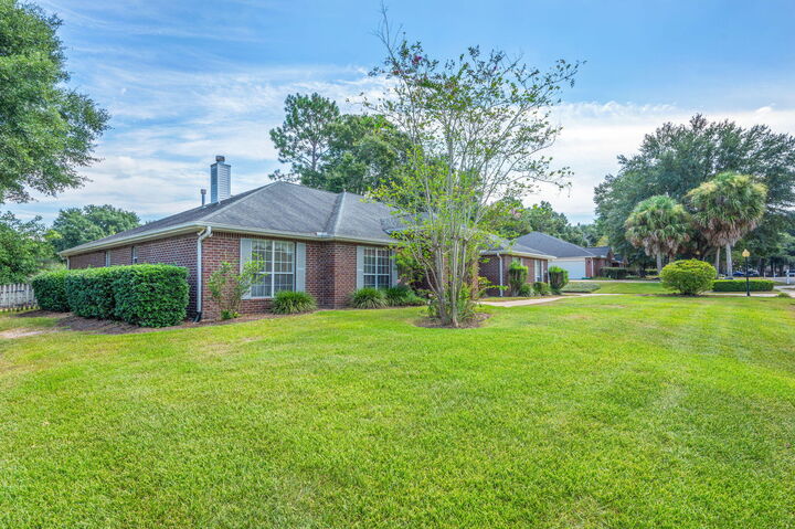 Property Photo:  5863 Hunting Meadows Drive  FL 32536 