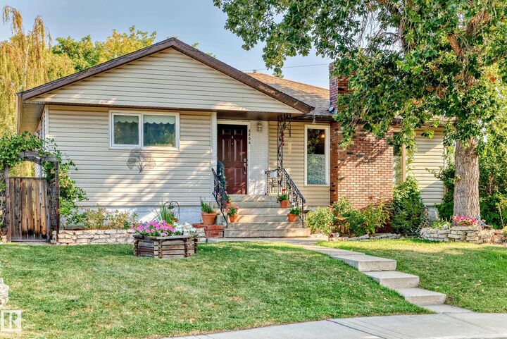 Property Photo:  8804 91 Avenue NW  AB T6C 1R2 