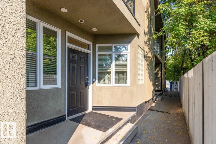 Property Photo:  9856 83 Avenue NW 3  AB T6E 0B5 