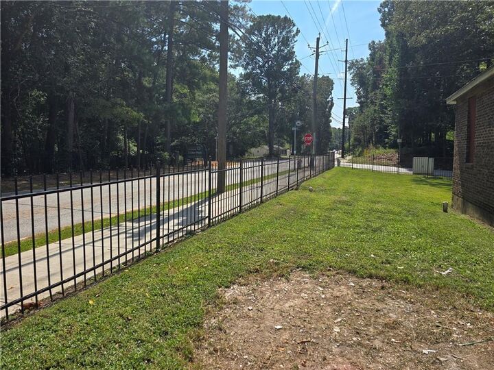 Property Photo:  556 Bolton Road NW  GA 30331 