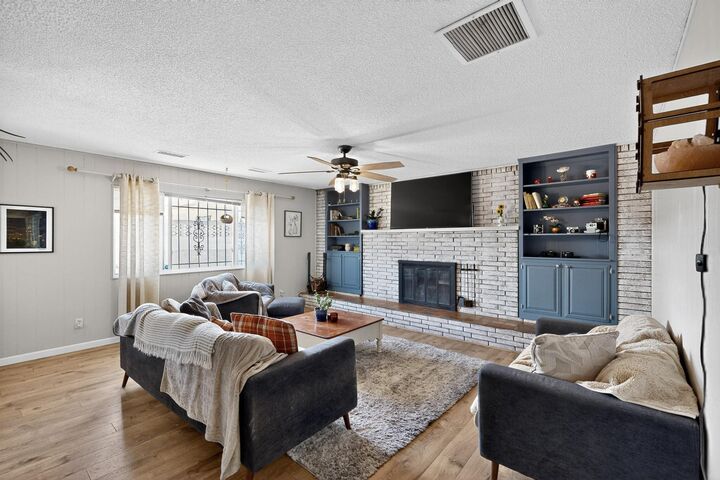 Property Photo:  2916 Indiana Street NE  NM 87110 