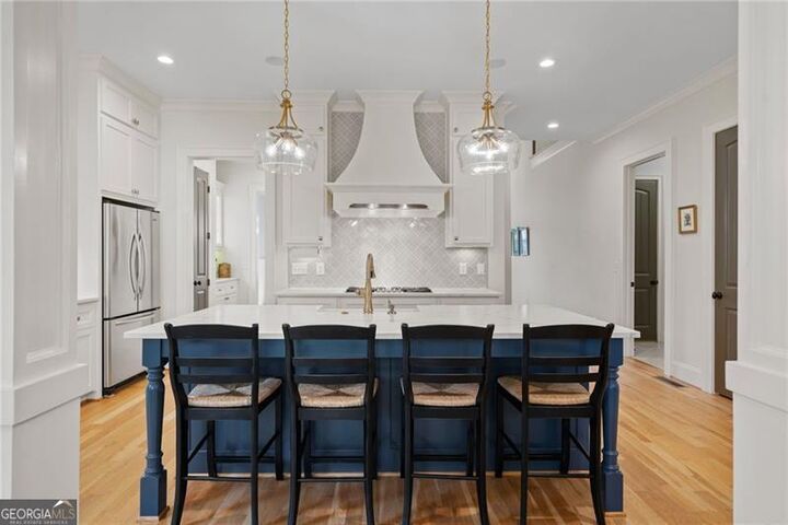 Property Photo:  2560 Hillandale Circle  GA 30041 