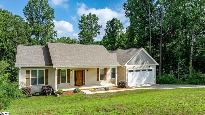 Property Photo: 1210 Kensington Circle NC 28658