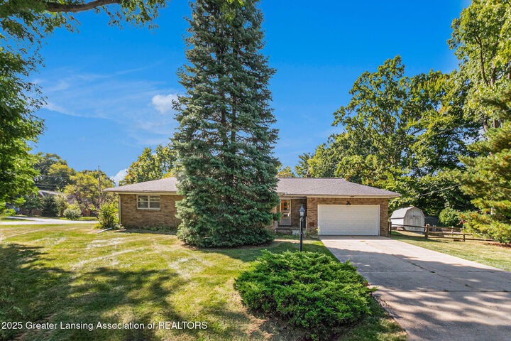 Property Photo:  1606 Forest Hills Drive  MI 48864 