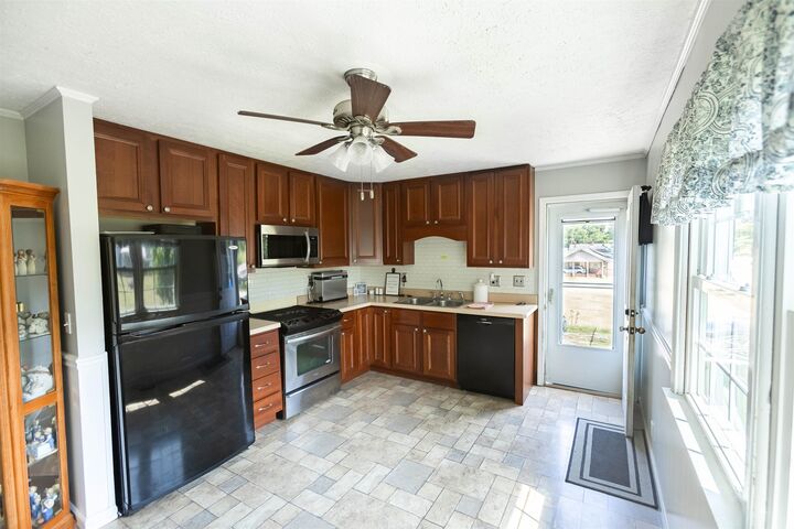Property Photo:  443 N Townsend St  KY 42437 