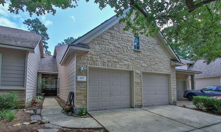 Property Photo:  127 E Greenhill Terrace Place  TX 77382 