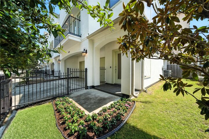 Property Photo: 1504 Johnson Street TX 77007
