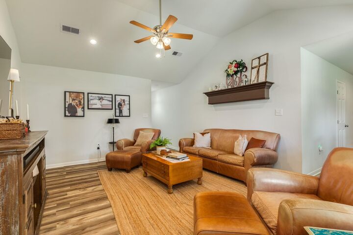 Property Photo:  621 S Remington Drive  TX 77515 