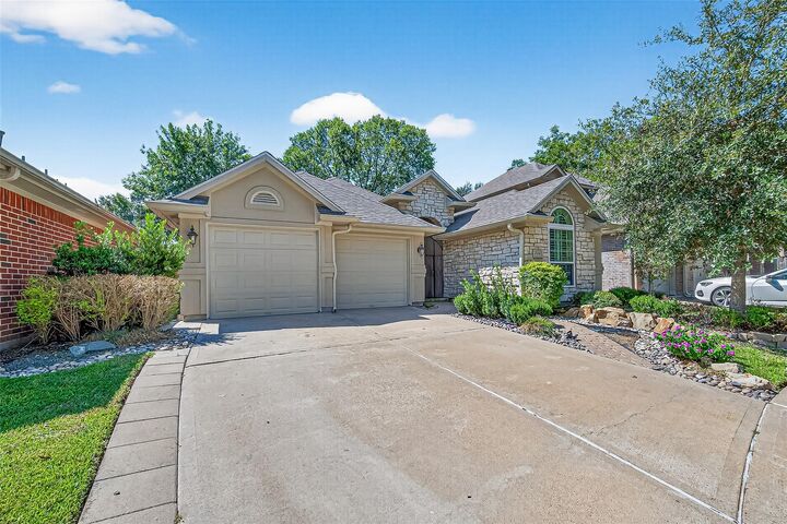 Property Photo:  1106 Parkhaven Lane  TX 77077 