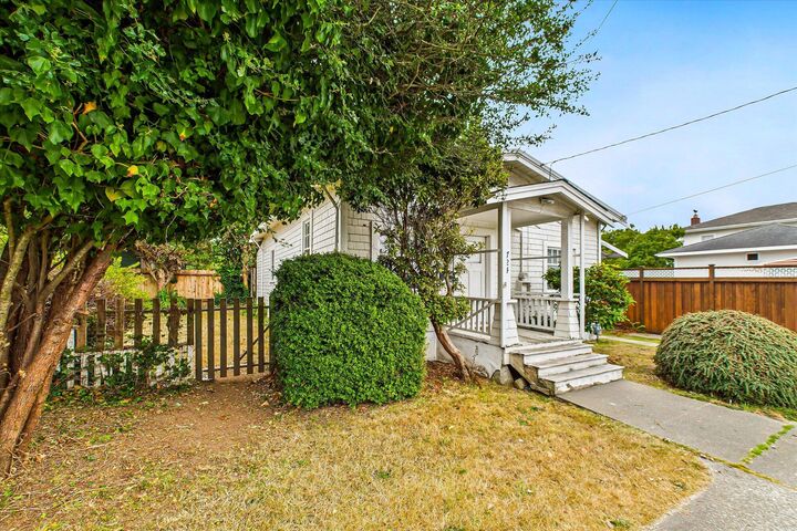 Property Photo:  724 Henderson Street  CA 95501 