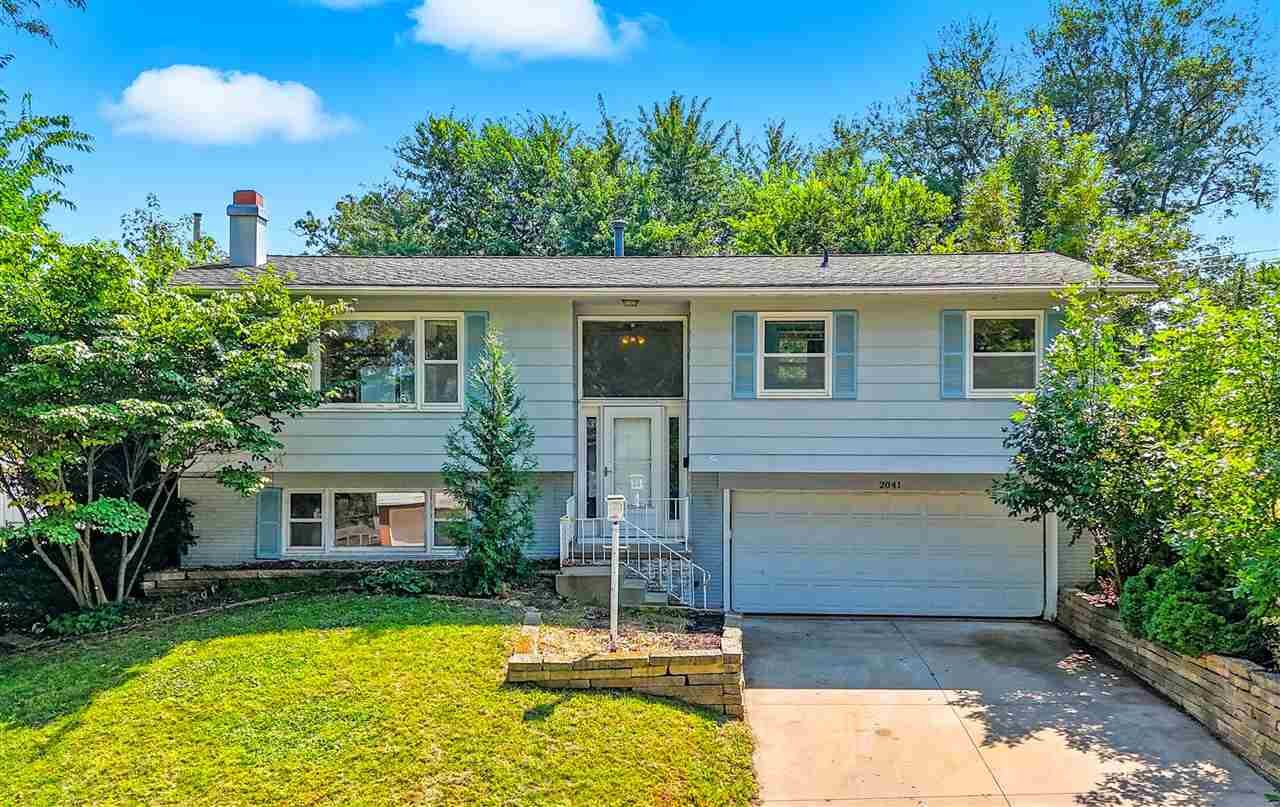 Property Photo:  2041 Birchwood Dr NE  IA 52402 
