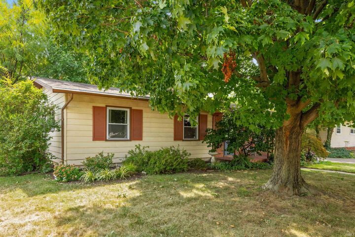 Property Photo:  816 Warwick Avenue  IN 46825 