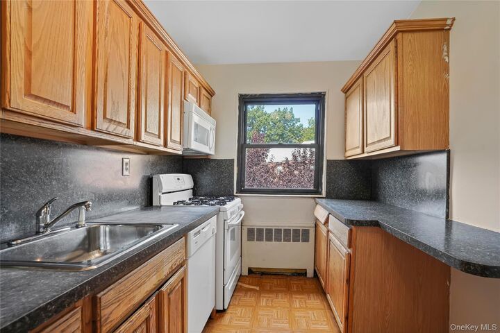 Property Photo:  90-55 Shore Parkway 68  NY 11414