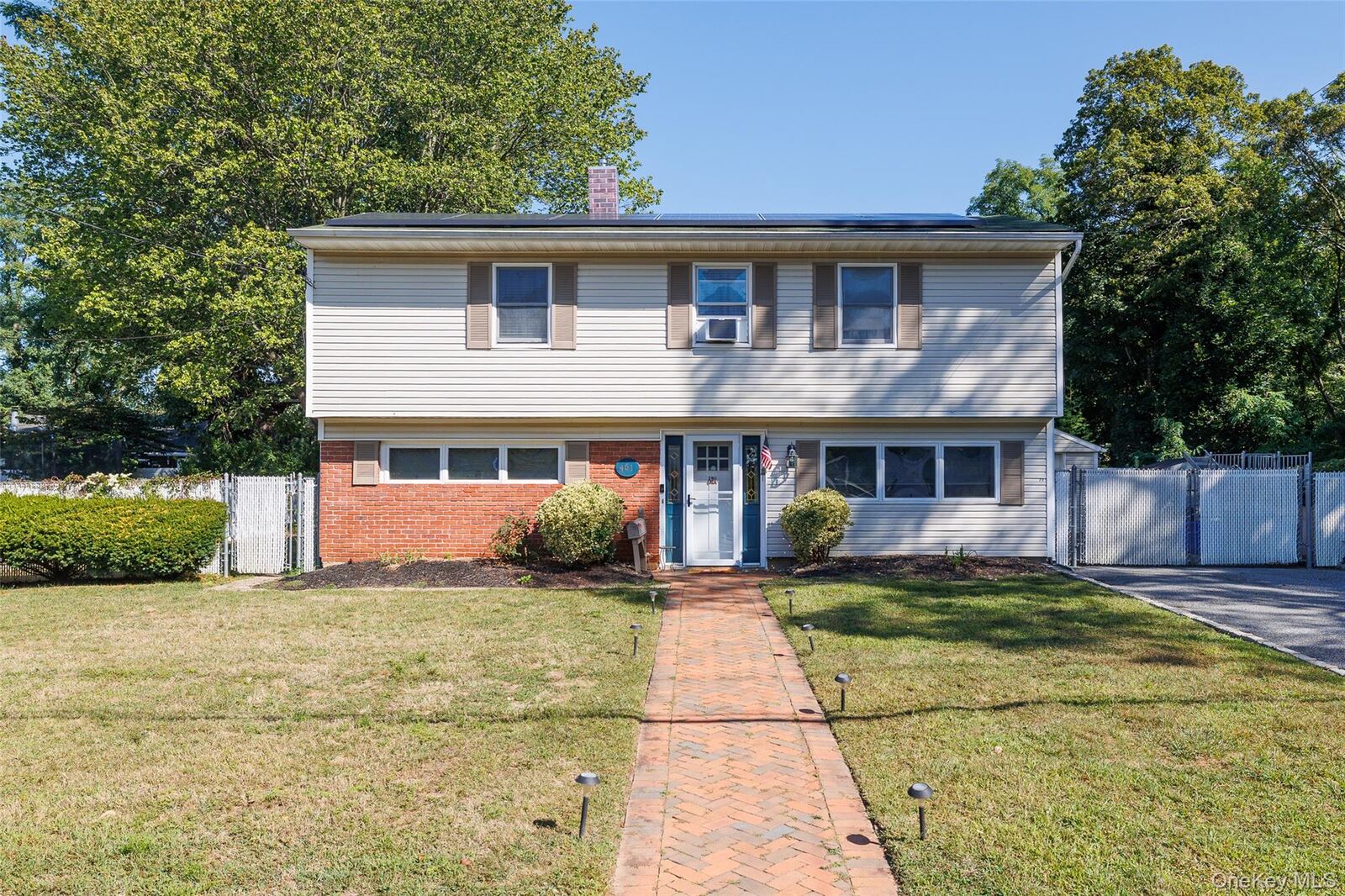 Property Photo:  461 Ann Street  NY 11702 