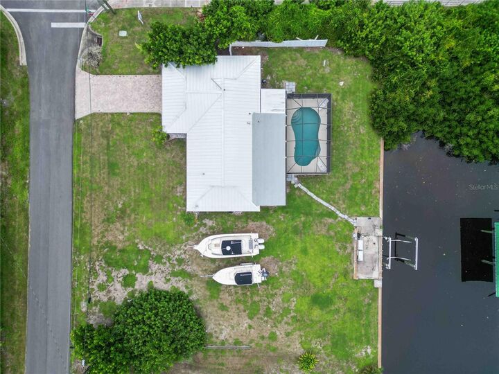 Property Photo: 800 E 4th Street FL 34223