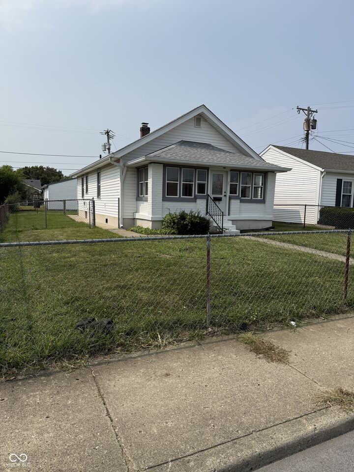 Property Photo: 54 S 2nd Avenue IN 46107