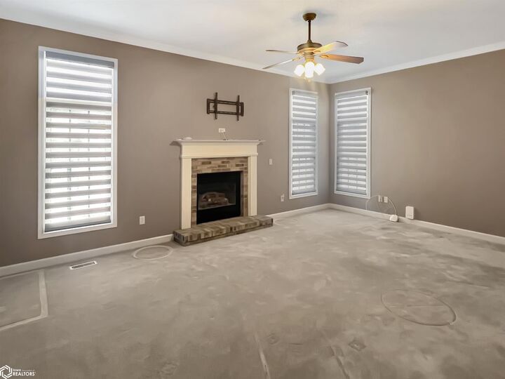 Property Photo:  2009 Briardale Drive  IA 50126 