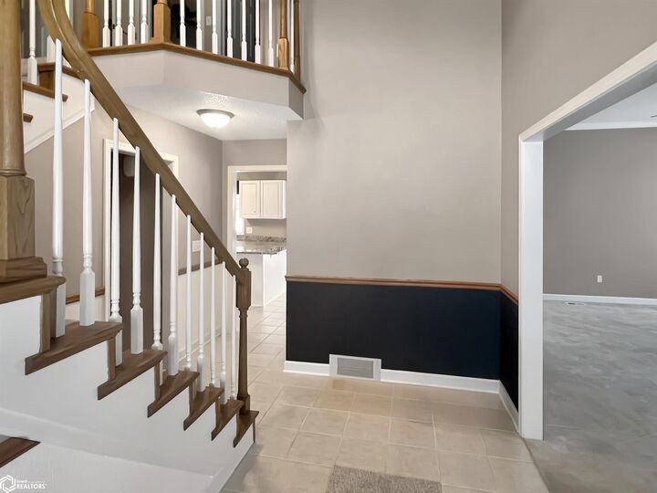 Property Photo:  2009 Briardale Drive  IA 50126 