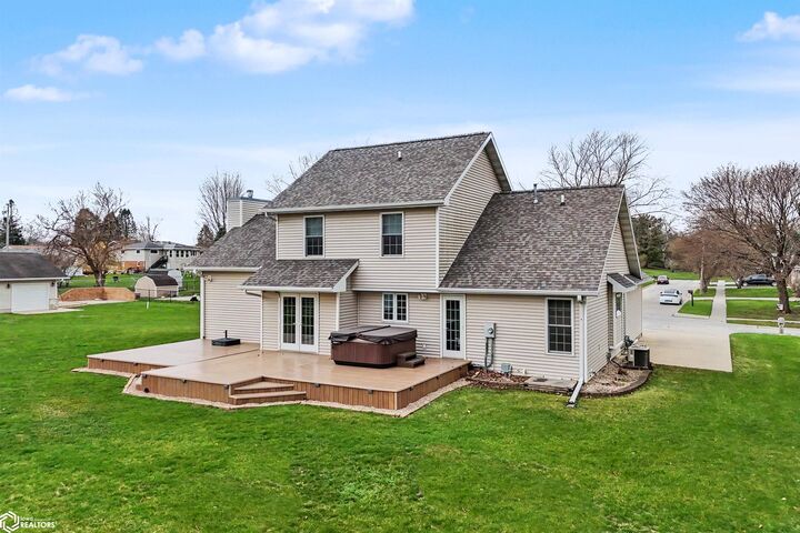 Property Photo:  2009 Briardale Drive  IA 50126 