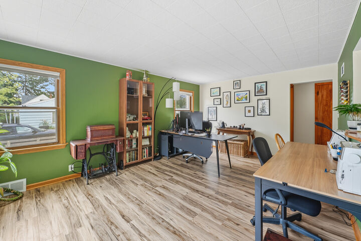 Property Photo:  826 N Oakwood Ave  WI 53066 