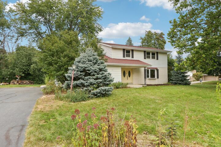Property Photo:  21300 Astolat Dr  WI 53045 