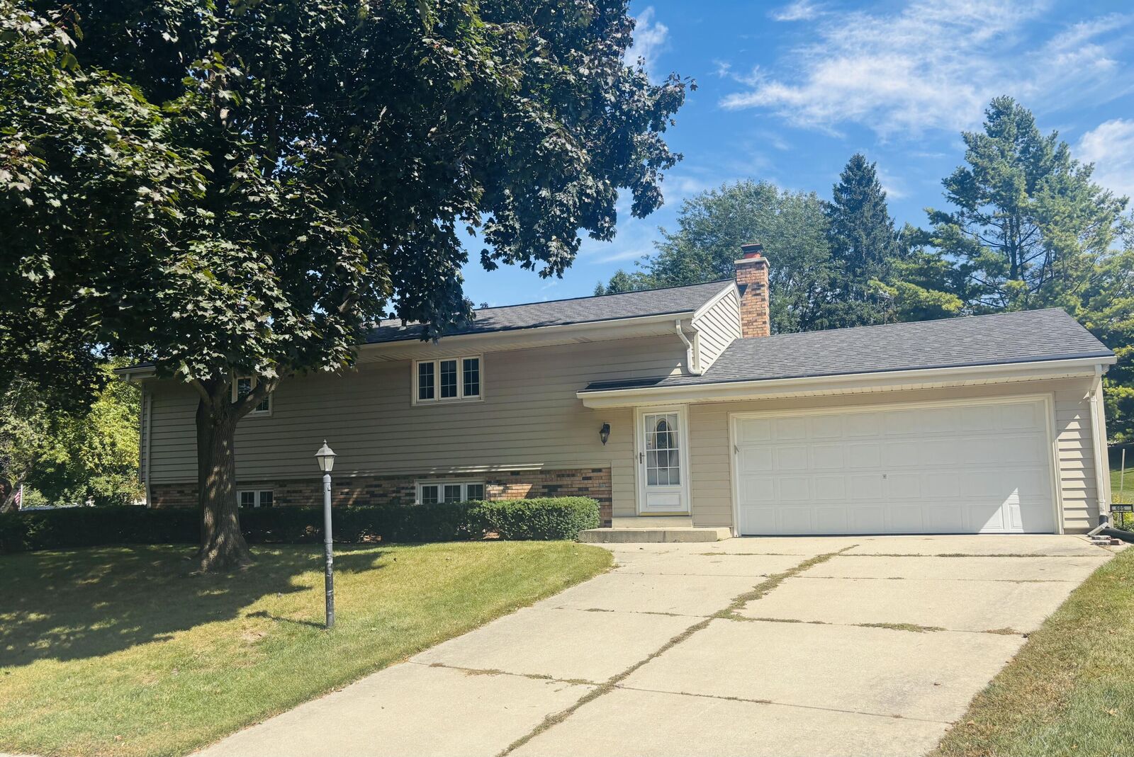 Property Photo: 605 Rawlins Dr WI 53189